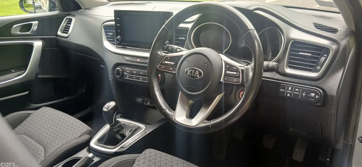 Kia Ceed Hatchback, Petrol, 2021, Grey