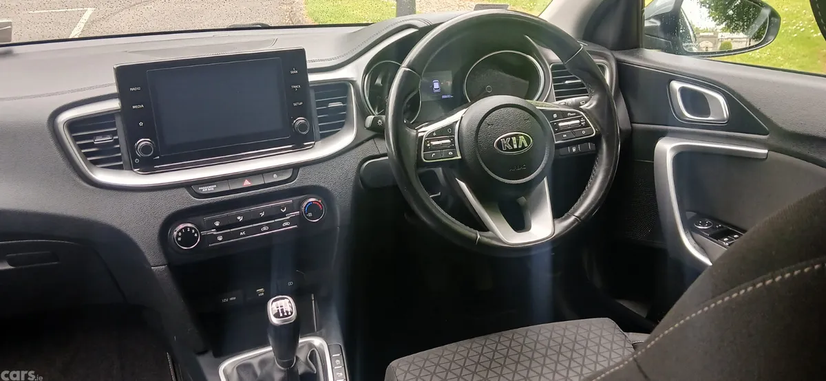 Kia Ceed Hatchback, Petrol, 2021, Grey