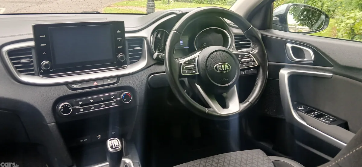 Kia Ceed Hatchback, Petrol, 2021, Grey