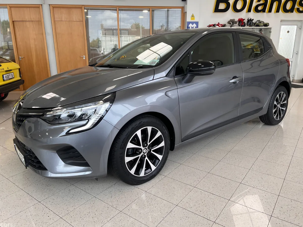 Renault Clio Hatchback, Petrol, 2023, Grey
