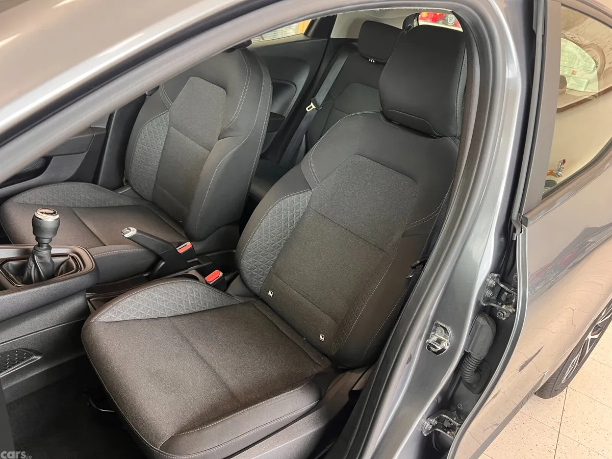 Renault Clio Hatchback, Petrol, 2023, Grey