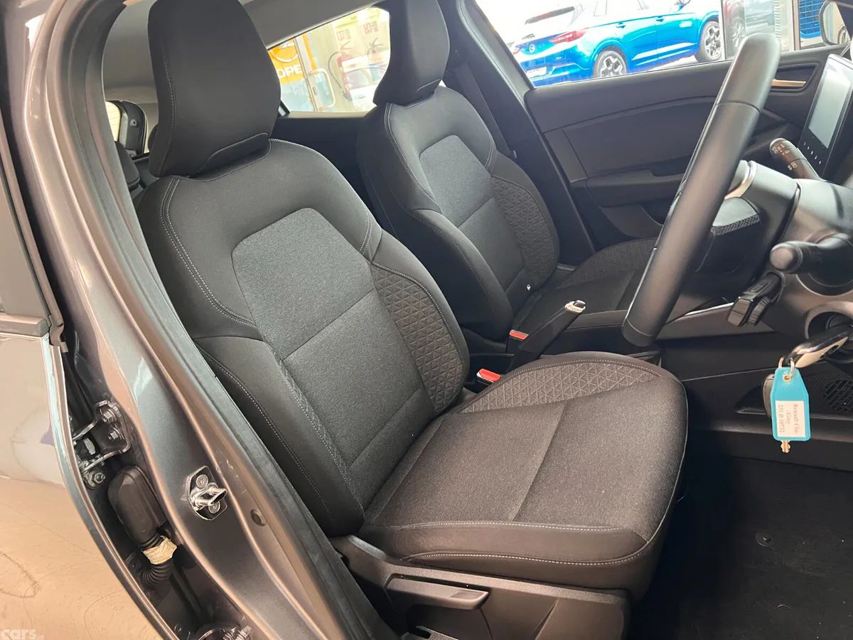 Renault Clio Hatchback, Petrol, 2023, Grey