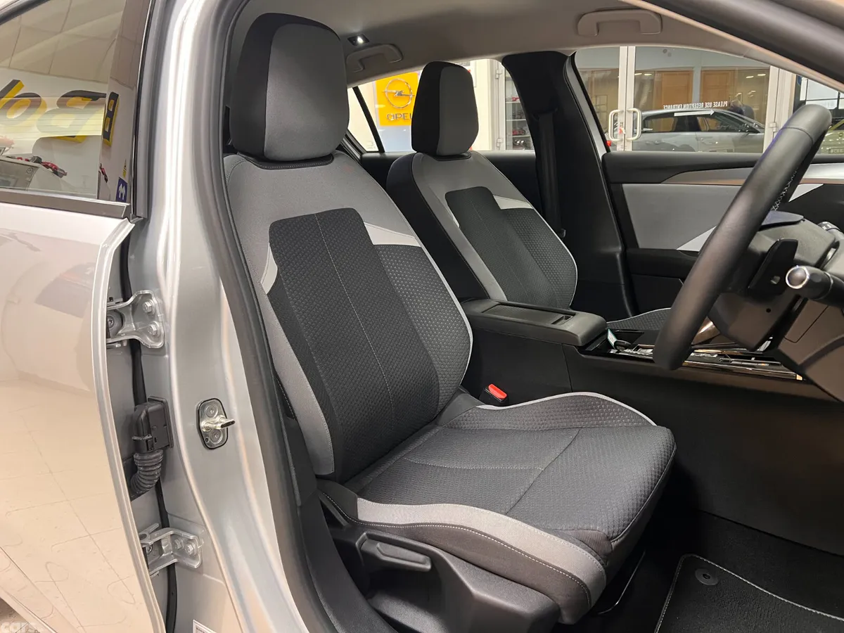 Opel Astra Hatchback, Diesel, 2024, Grey