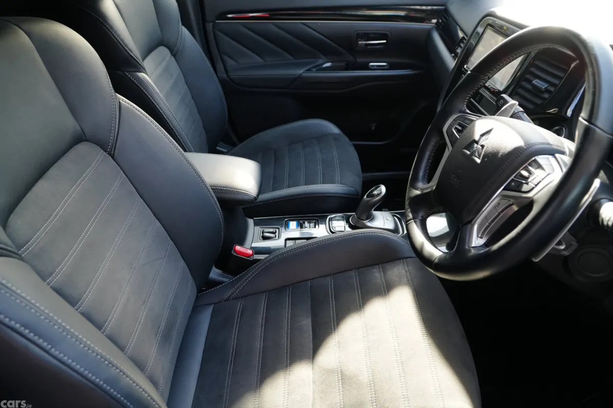Mitsubishi Outlander SUV, Petrol Plug-in Hybrid, 2018, Brown