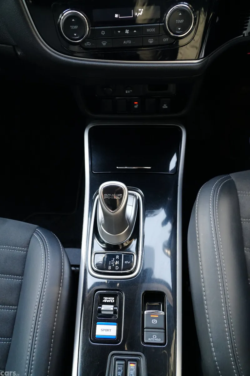 Mitsubishi Outlander SUV, Petrol Plug-in Hybrid, 2018, Brown