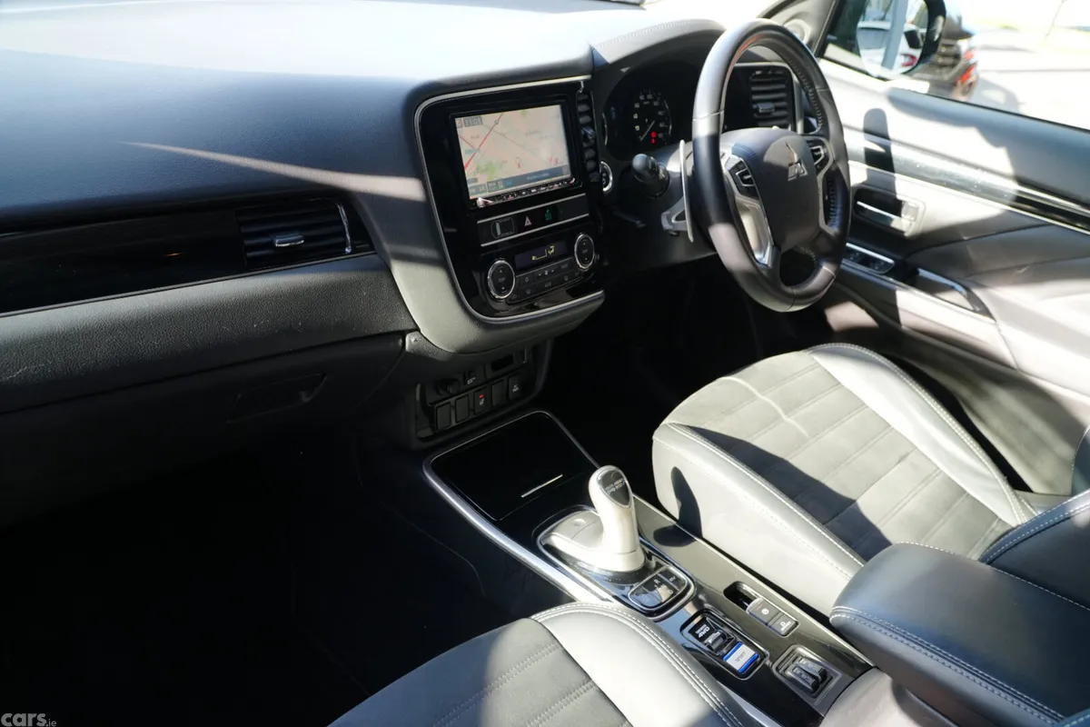 Mitsubishi Outlander SUV, Petrol Plug-in Hybrid, 2018, Brown