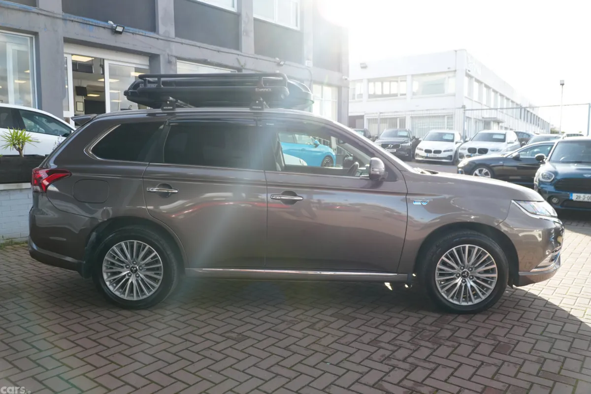 Mitsubishi Outlander SUV, Petrol Plug-in Hybrid, 2018, Brown