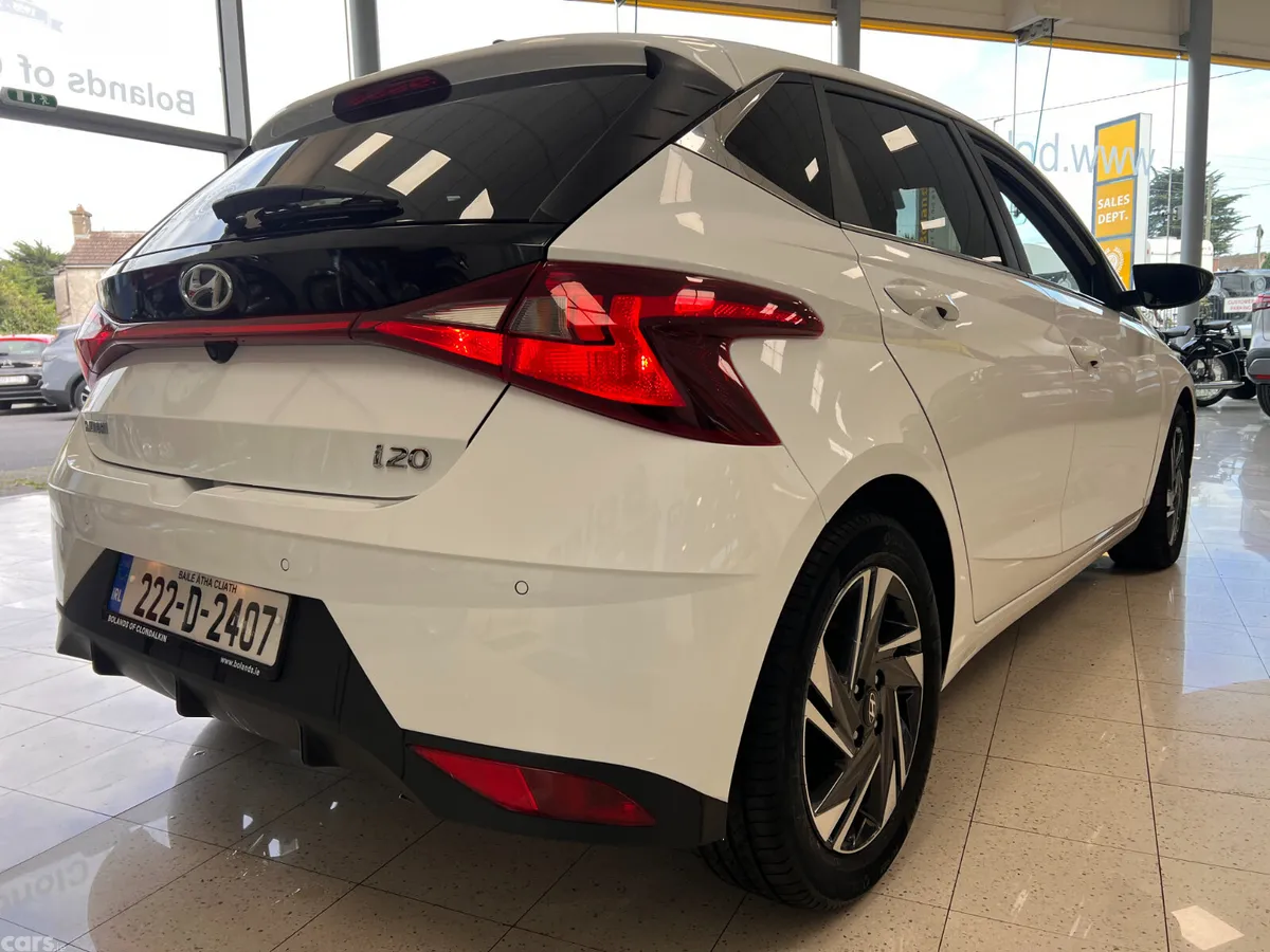Hyundai i20 Hatchback, Petrol, 2022, White
