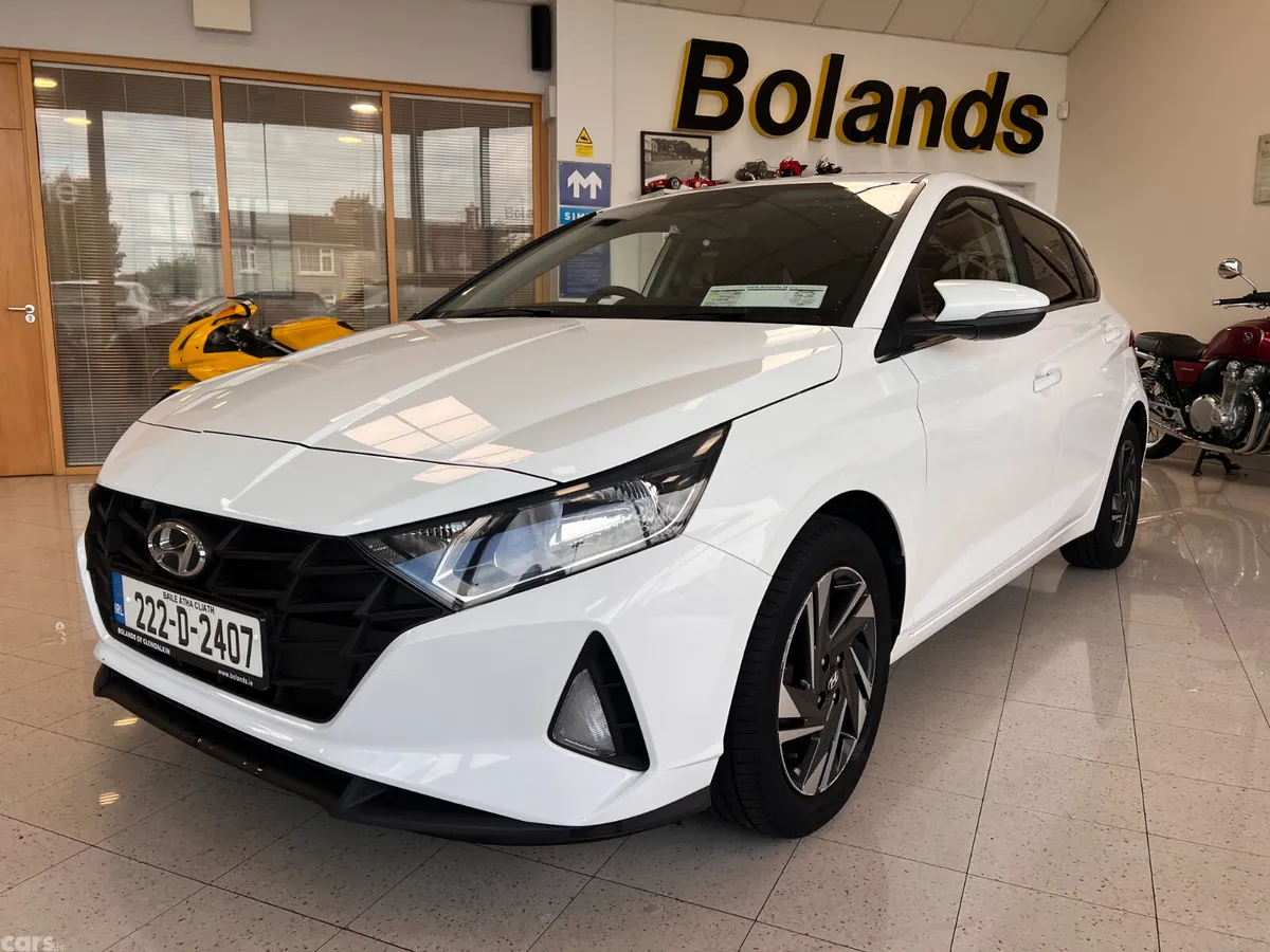 Hyundai i20 Hatchback, Petrol, 2022, White