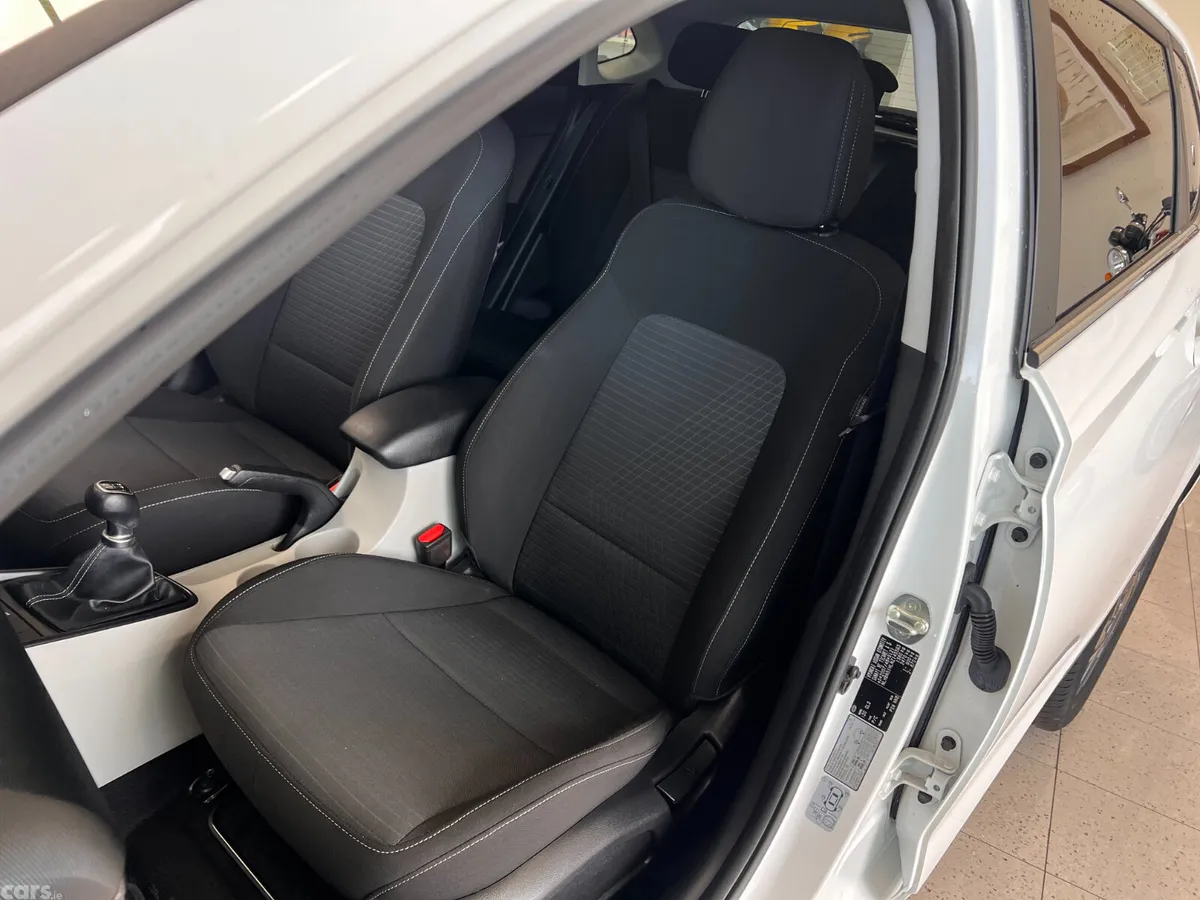 Hyundai i20 Hatchback, Petrol, 2022, White