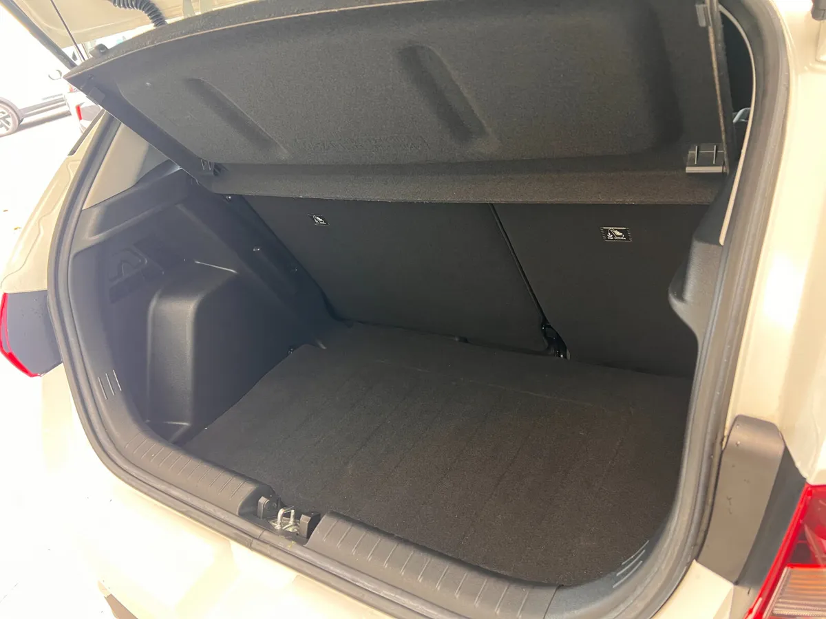Hyundai i20 Hatchback, Petrol, 2022, White