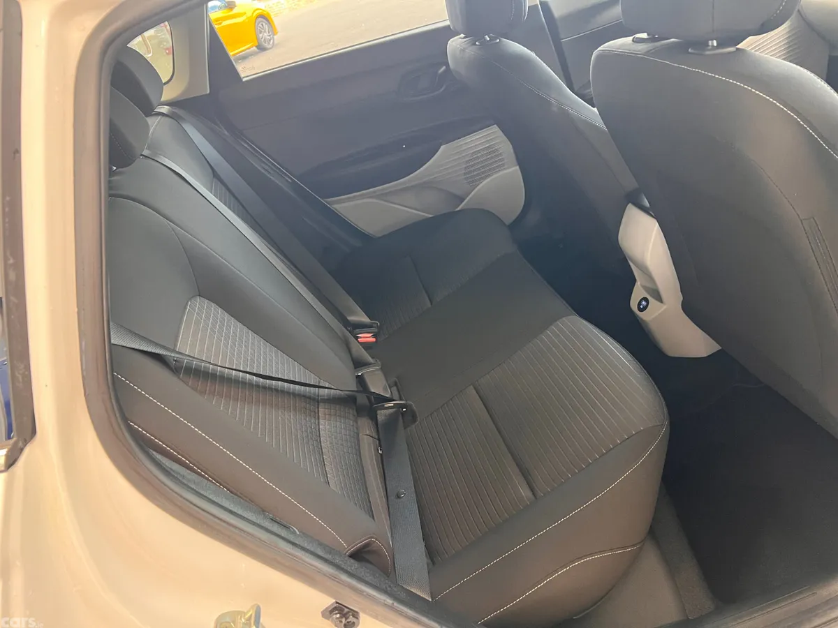Hyundai i20 Hatchback, Petrol, 2022, White