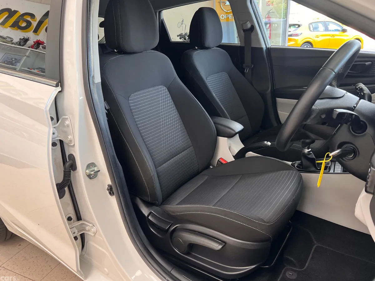 Hyundai i20 Hatchback, Petrol, 2022, White