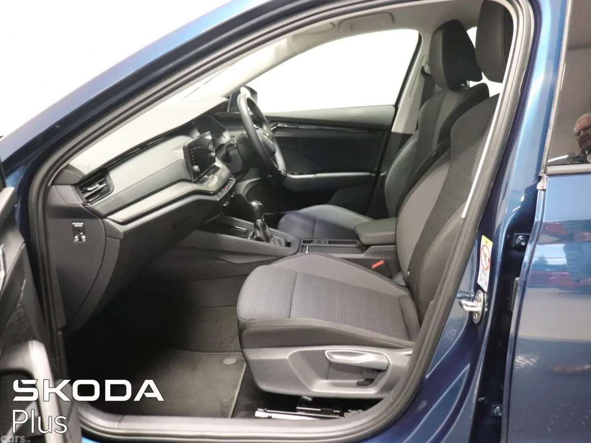 Skoda Octavia Saloon, Diesel, 2024, Blue