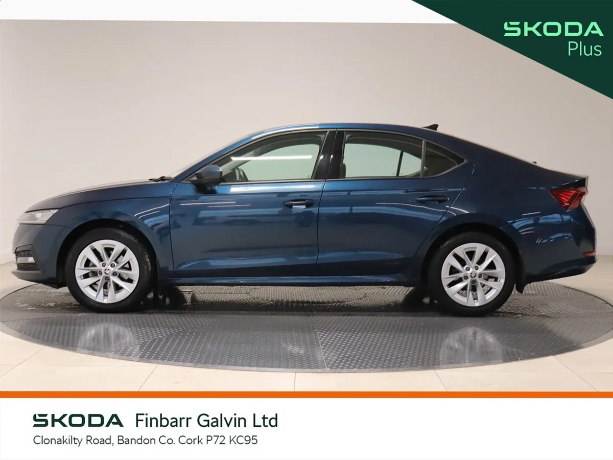 Skoda Octavia Saloon, Diesel, 2024, Blue
