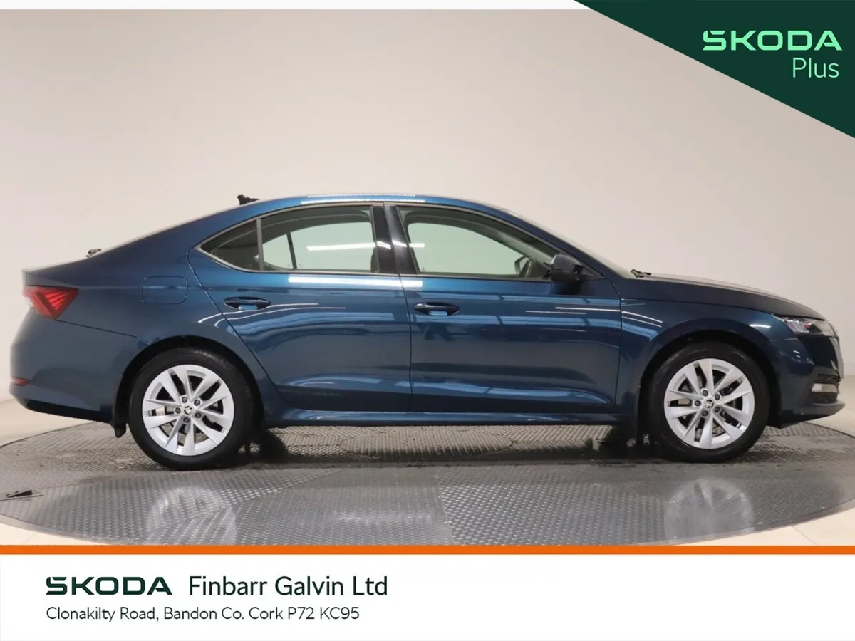 Skoda Octavia Saloon, Diesel, 2024, Blue