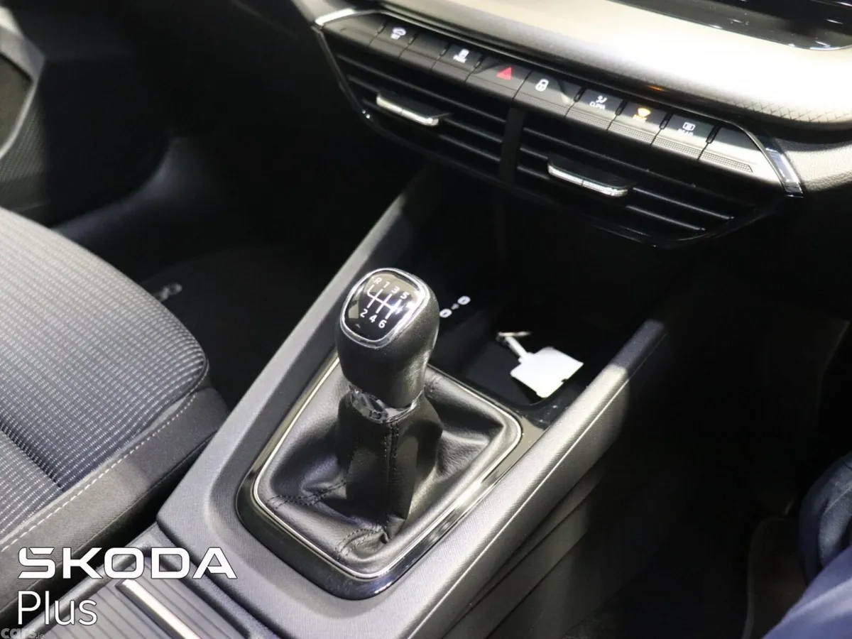Skoda Octavia Saloon, Diesel, 2024, Blue
