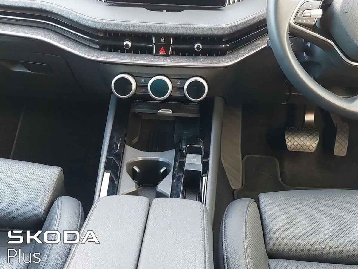 Skoda Superb Saloon, Diesel, 2025, Grey