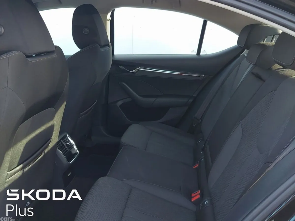 Skoda Octavia Saloon, Diesel, 2023, Black