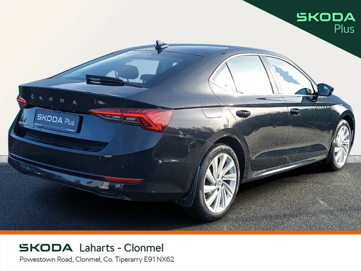 Skoda Octavia Saloon, Diesel, 2023, Black