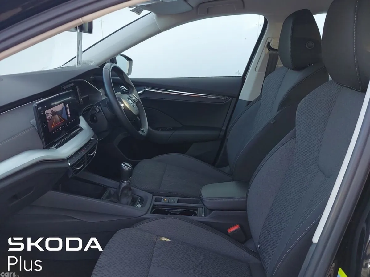 Skoda Octavia Saloon, Diesel, 2023, Black