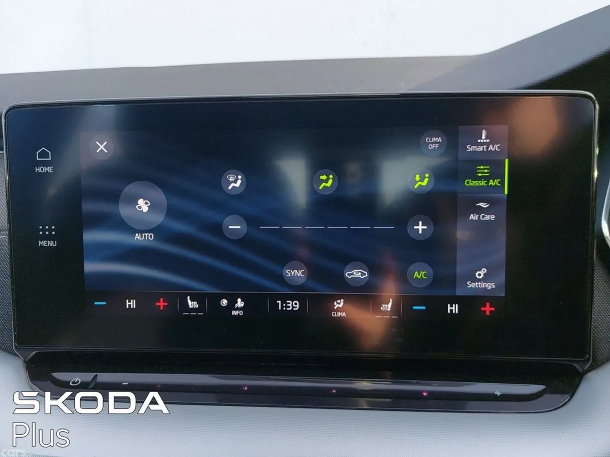 Skoda Octavia Saloon, Diesel, 2023, Black