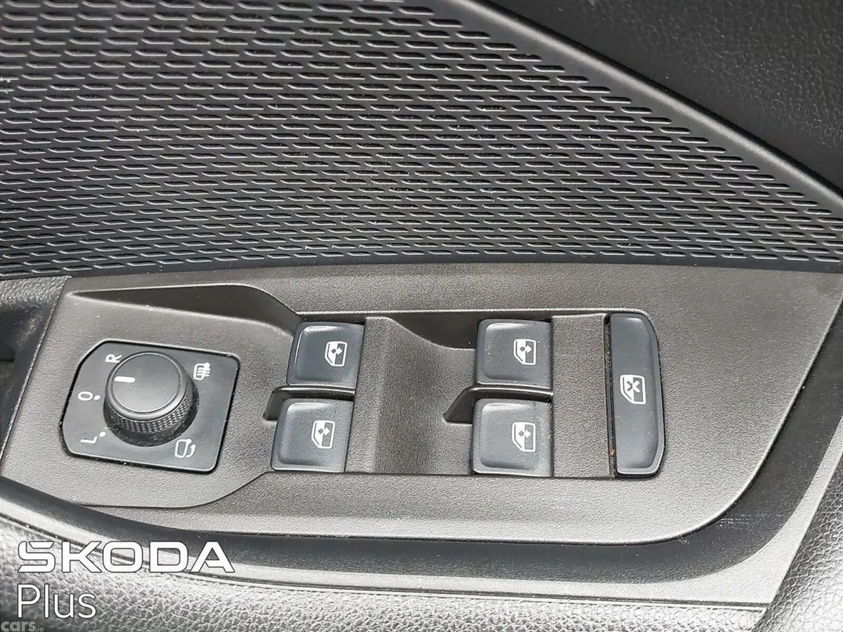 Skoda Octavia Saloon, Diesel, 2024, Black