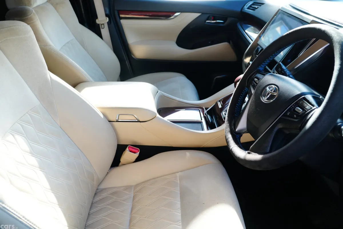 Toyota Alphard Van, Petrol Hybrid, 2015, White