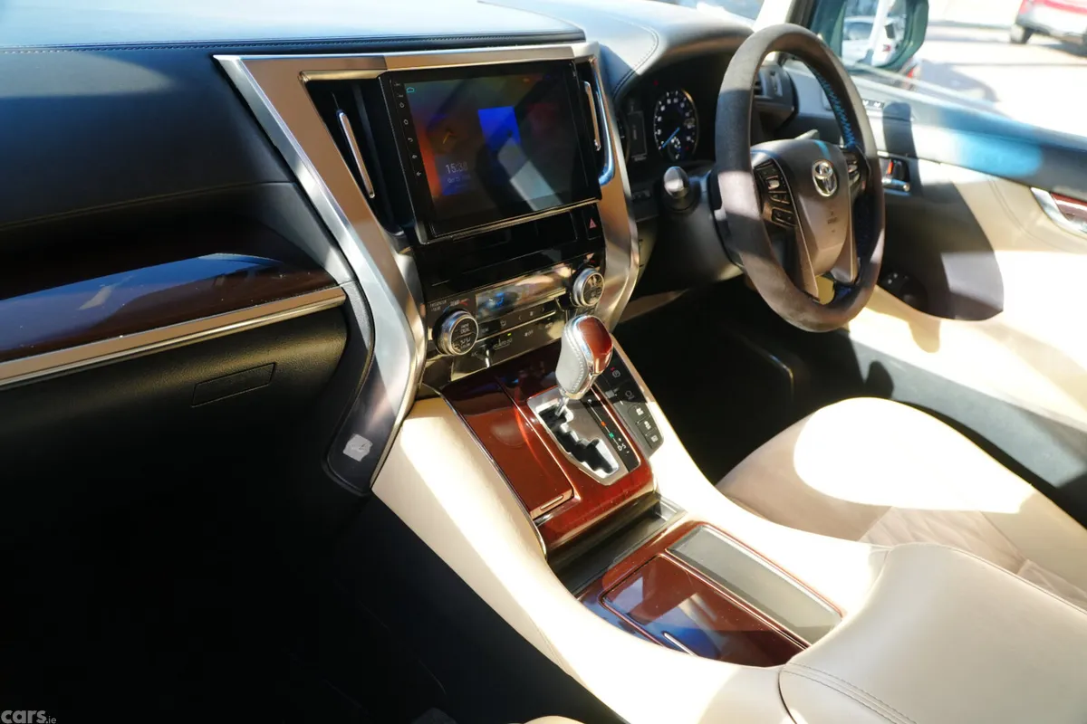 Toyota Alphard Van, Petrol Hybrid, 2015, White