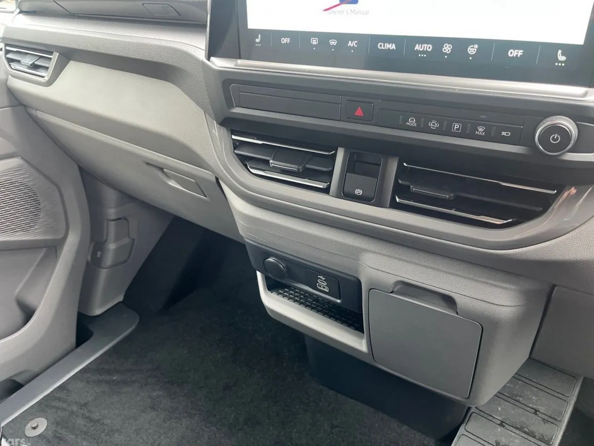 Volkswagen Caravelle MPV, Petrol Plug-in Hybrid, 2026, Black