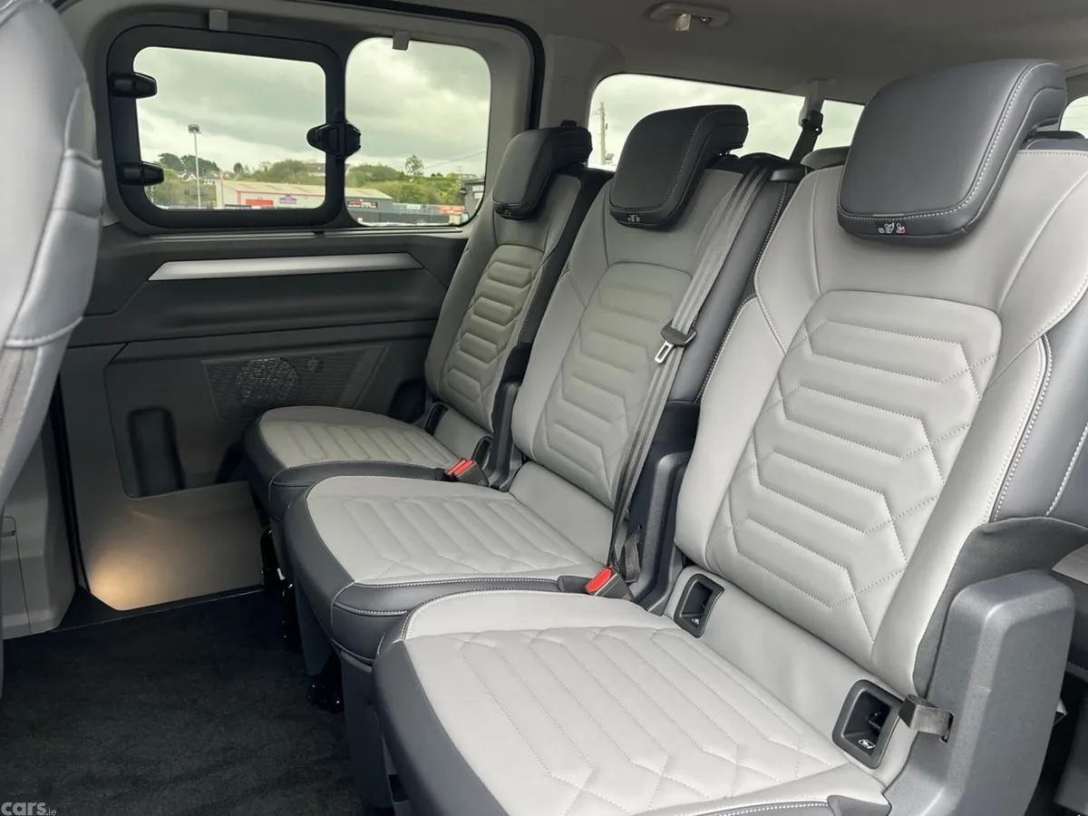 Volkswagen Caravelle MPV, Petrol Plug-in Hybrid, 2026, Black