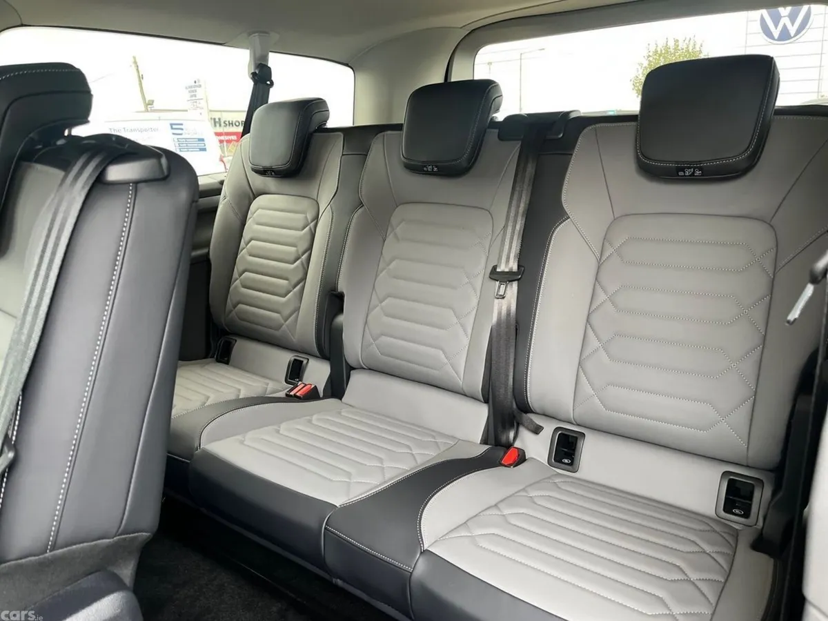 Volkswagen Caravelle MPV, Petrol Plug-in Hybrid, 2026, Black