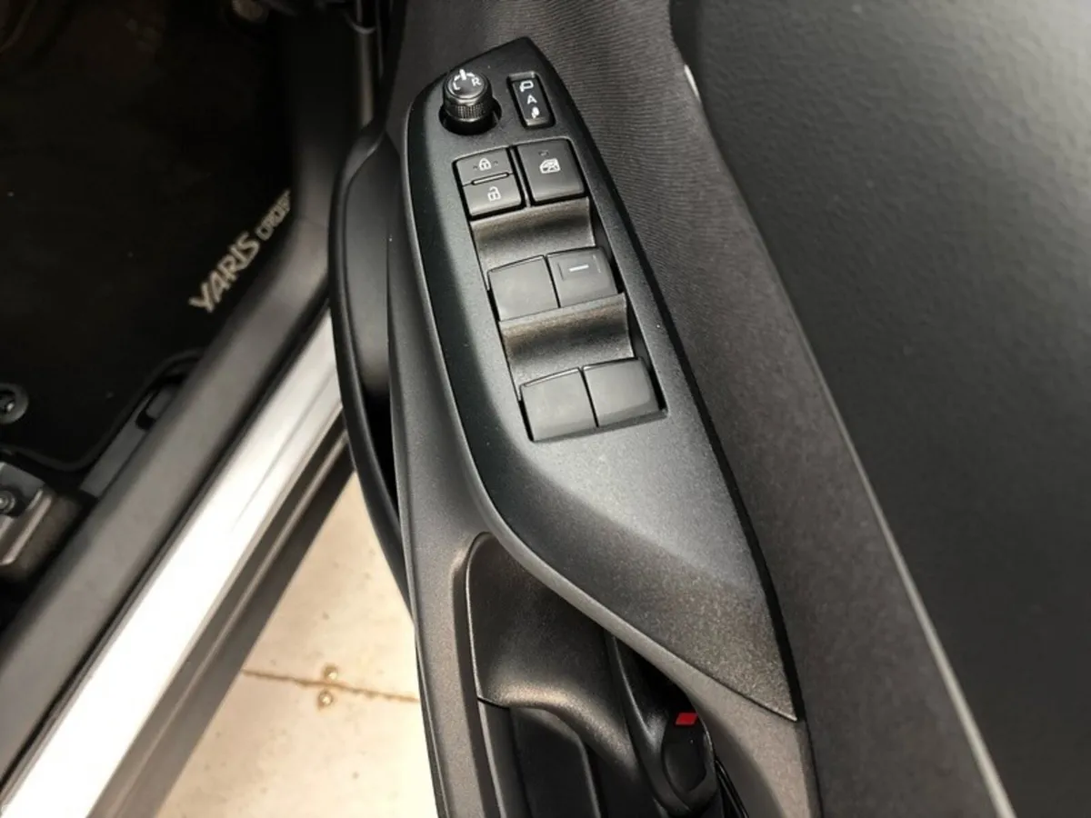 Toyota Yaris Cross Hatchback, Petrol Hybrid, 2026, Grey