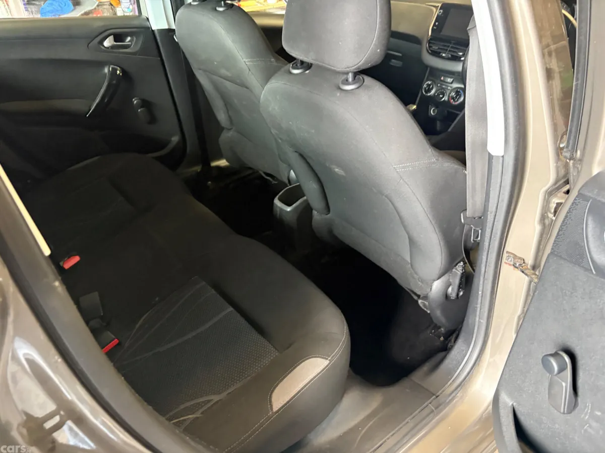 Peugeot 208 Hatchback, Petrol, 2014, Grey