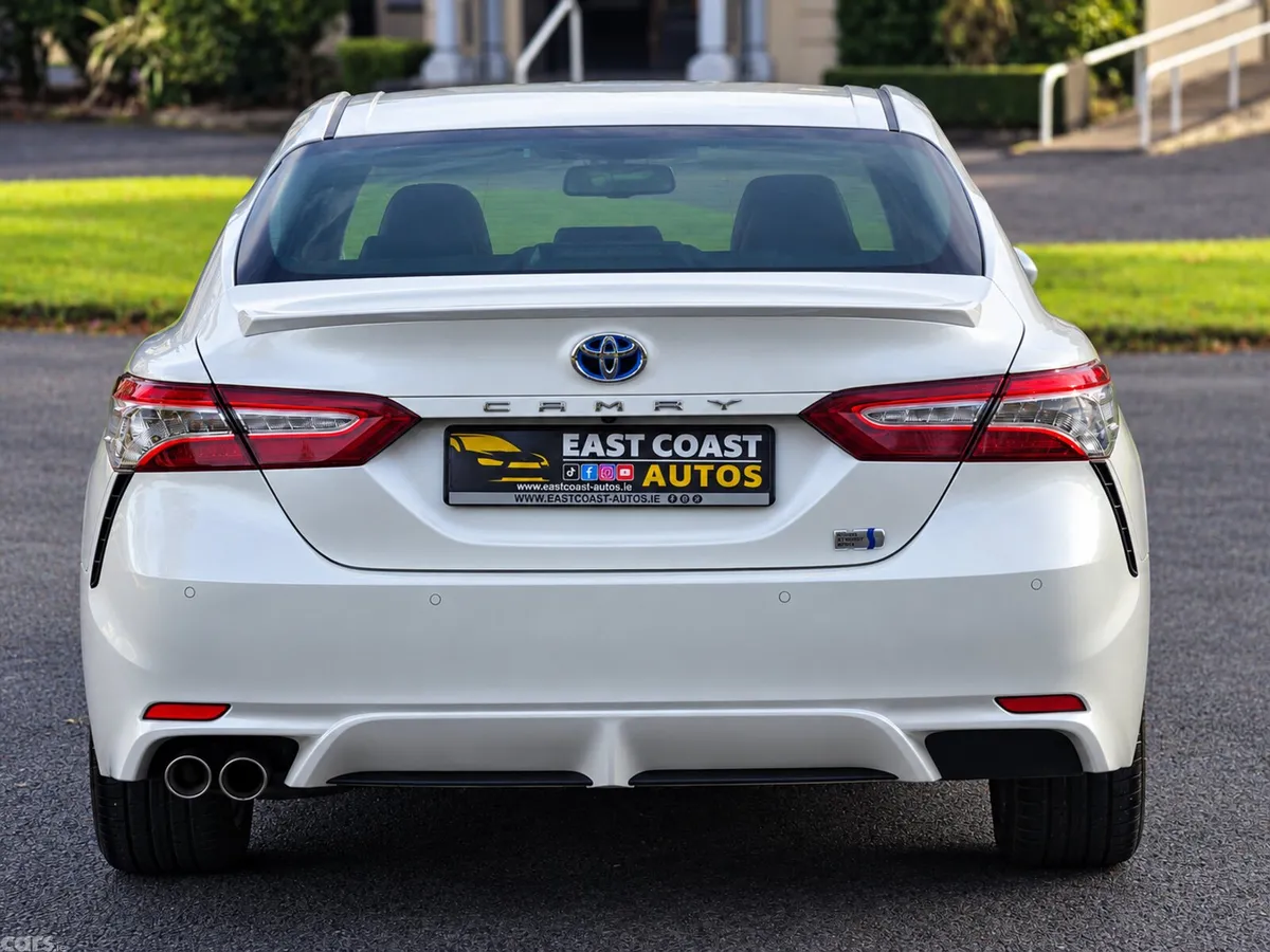 Toyota Camry Saloon, Petrol Hybrid, 2019, White