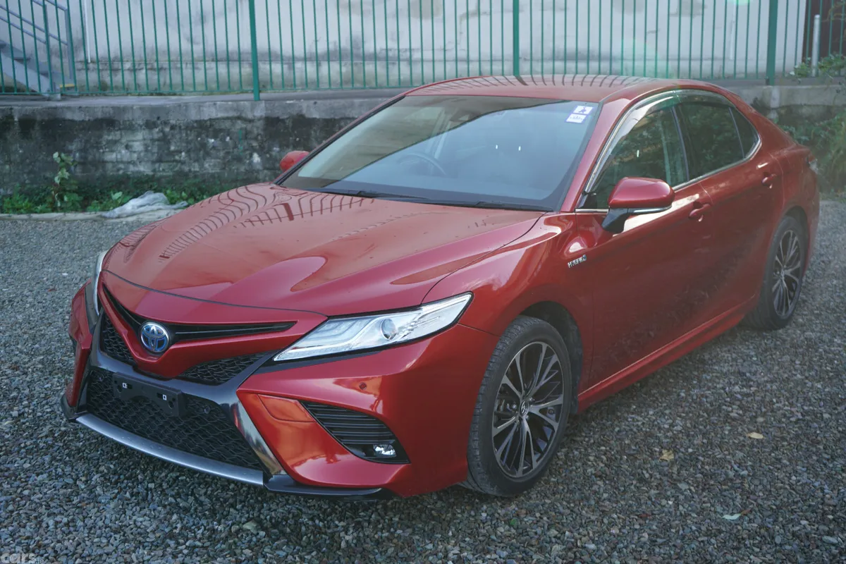 Toyota Camry Saloon, Petrol Hybrid, 2019, Red