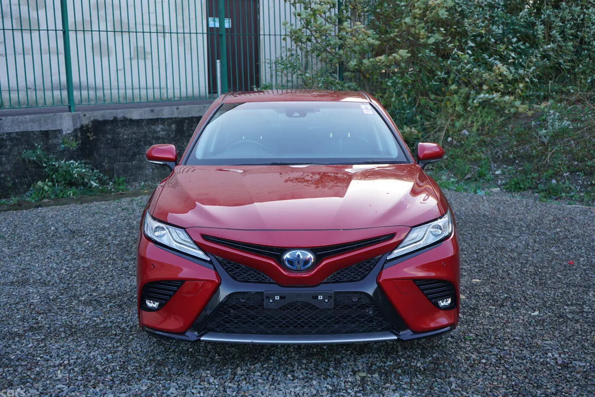 Toyota Camry Saloon, Petrol Hybrid, 2019, Red