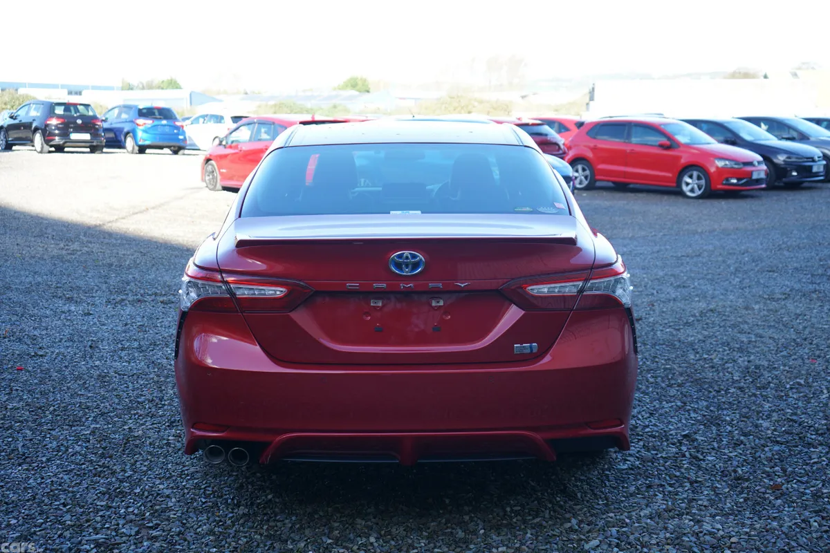 Toyota Camry Saloon, Petrol Hybrid, 2019, Red