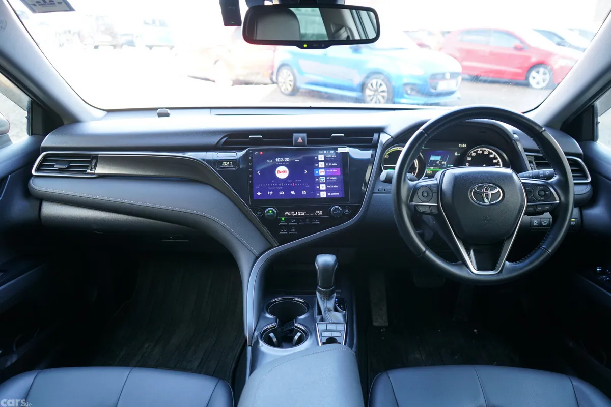 Toyota Camry Saloon, Petrol Hybrid, 2019, Red