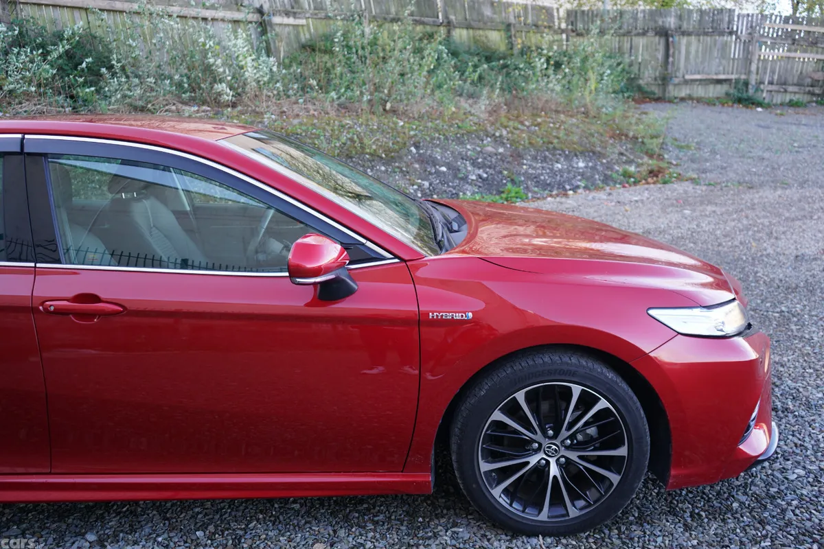 Toyota Camry Saloon, Petrol Hybrid, 2019, Red