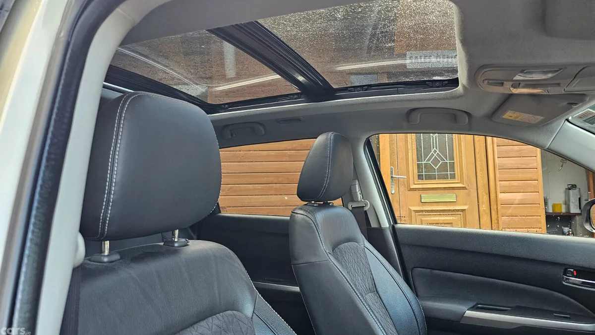 Suzuki Vitara SUV, Petrol, 2021, White
