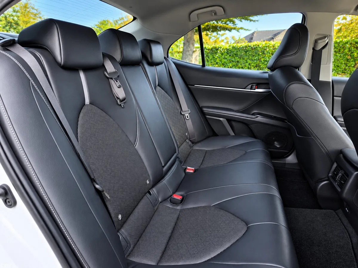 Toyota Camry Saloon, Petrol Hybrid, 2019, White