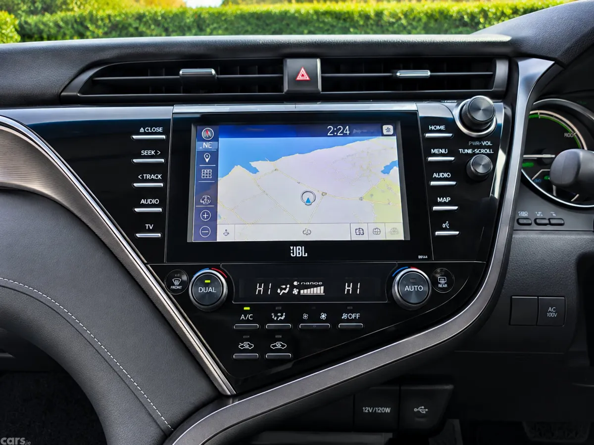 Toyota Camry Saloon, Petrol Hybrid, 2019, White