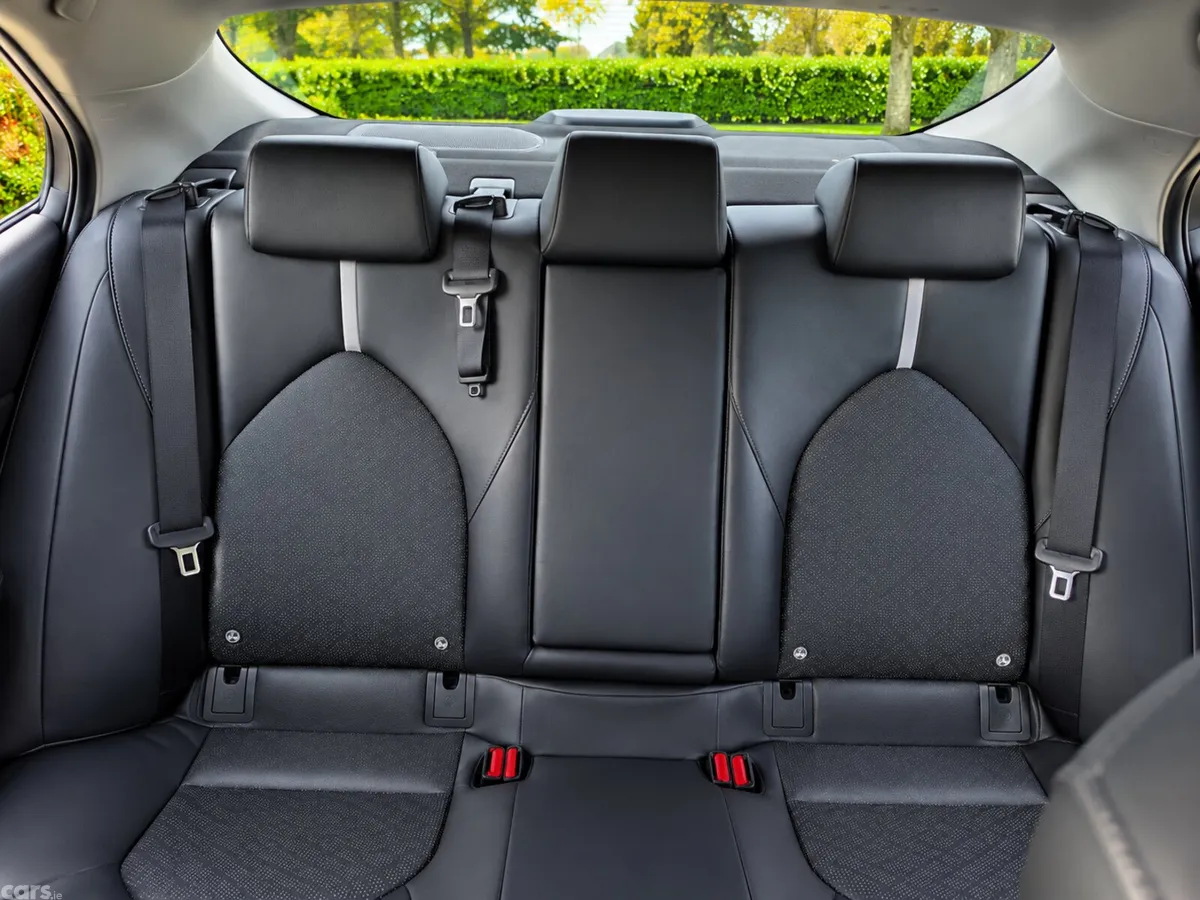 Toyota Camry Saloon, Petrol Hybrid, 2019, White