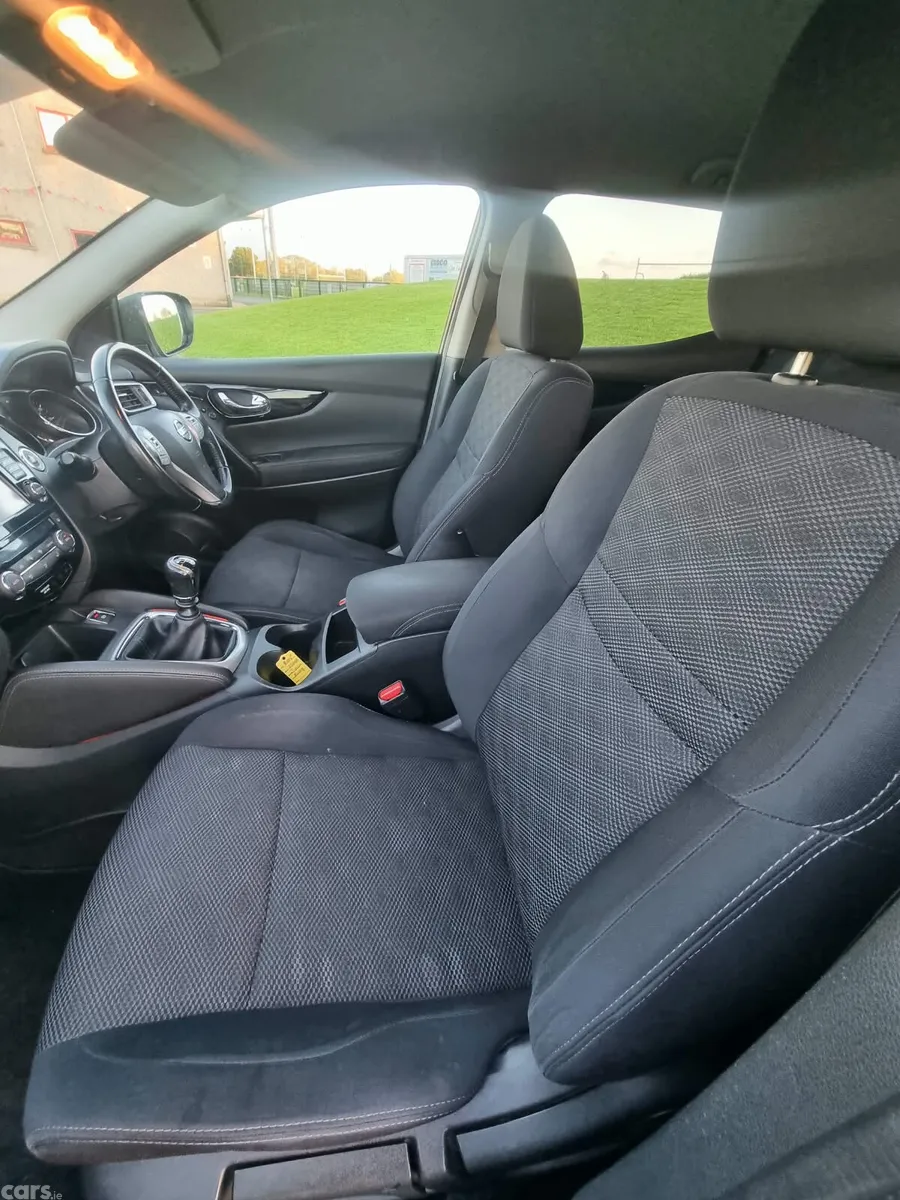 Nissan Qashqai Hatchback, Diesel, 2015, Grey