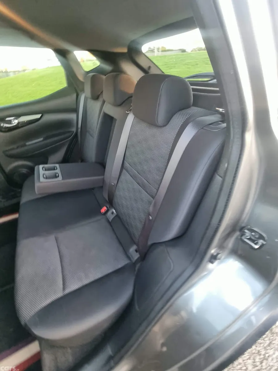 Nissan Qashqai Hatchback, Diesel, 2015, Grey