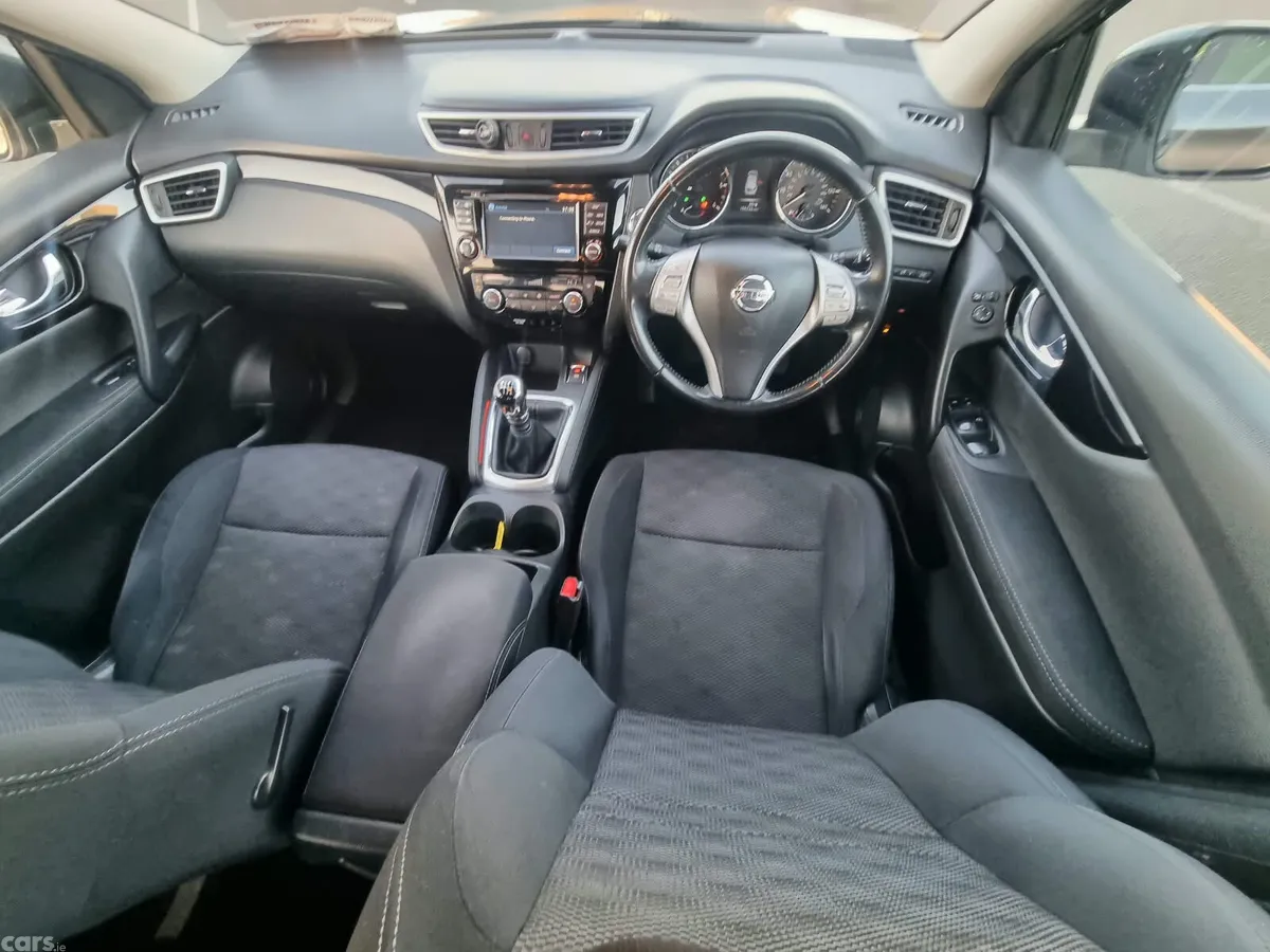 Nissan Qashqai Hatchback, Diesel, 2015, Grey