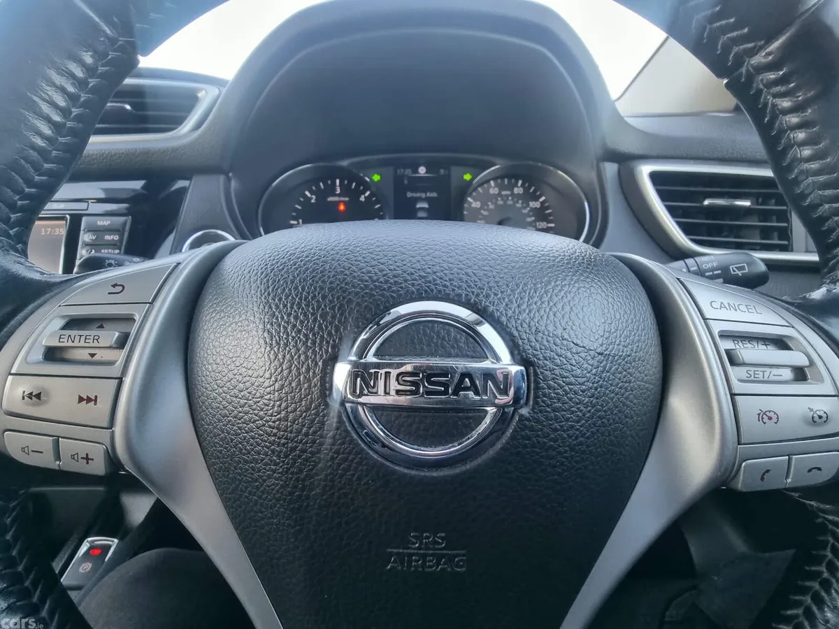 Nissan Qashqai Hatchback, Diesel, 2015, Grey