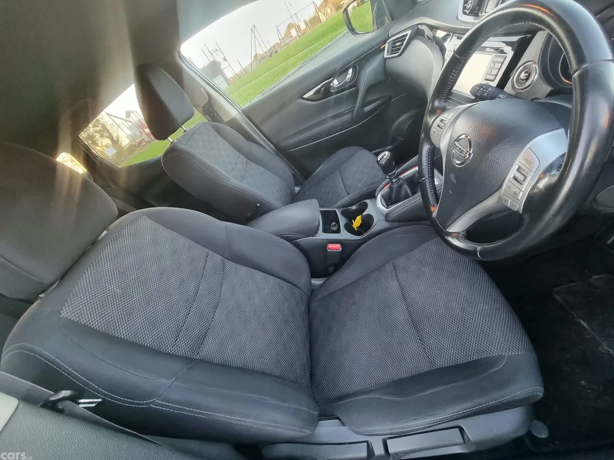 Nissan Qashqai Hatchback, Diesel, 2015, Grey