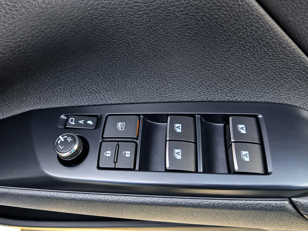 Toyota Camry Saloon, Petrol Hybrid, 2019, White